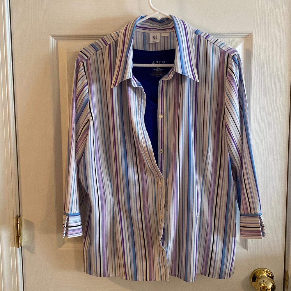 Apt. 9 Blouse with double button neck line dart tailoring and V-neck T-shirt XL